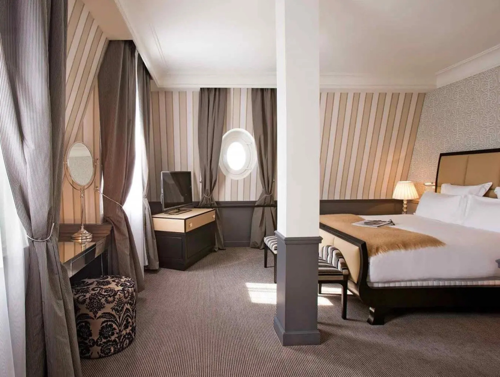 Classic Double room with garden view (full double bed)
