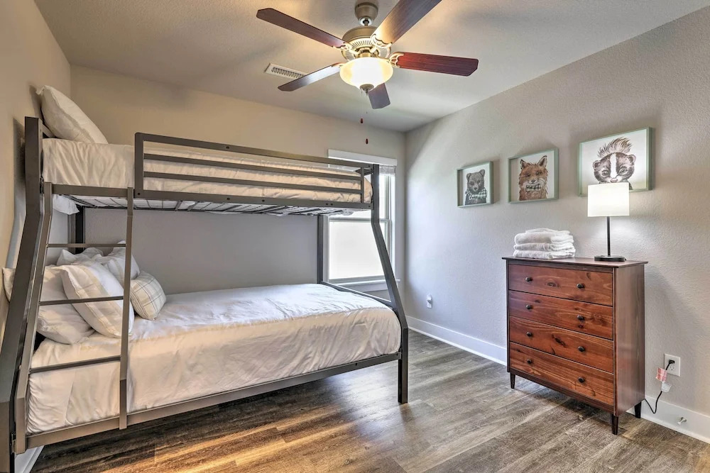 Fayetteville House: Pool Access & Gas Grill! — фото