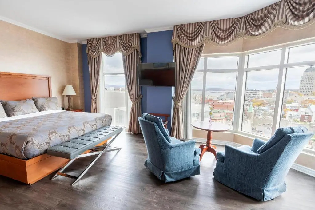Double Suite with city view (full double bed)