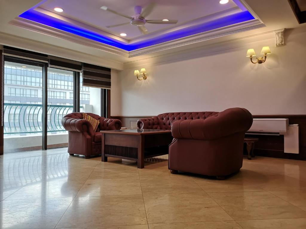 Marina Court Luxury Penthouse