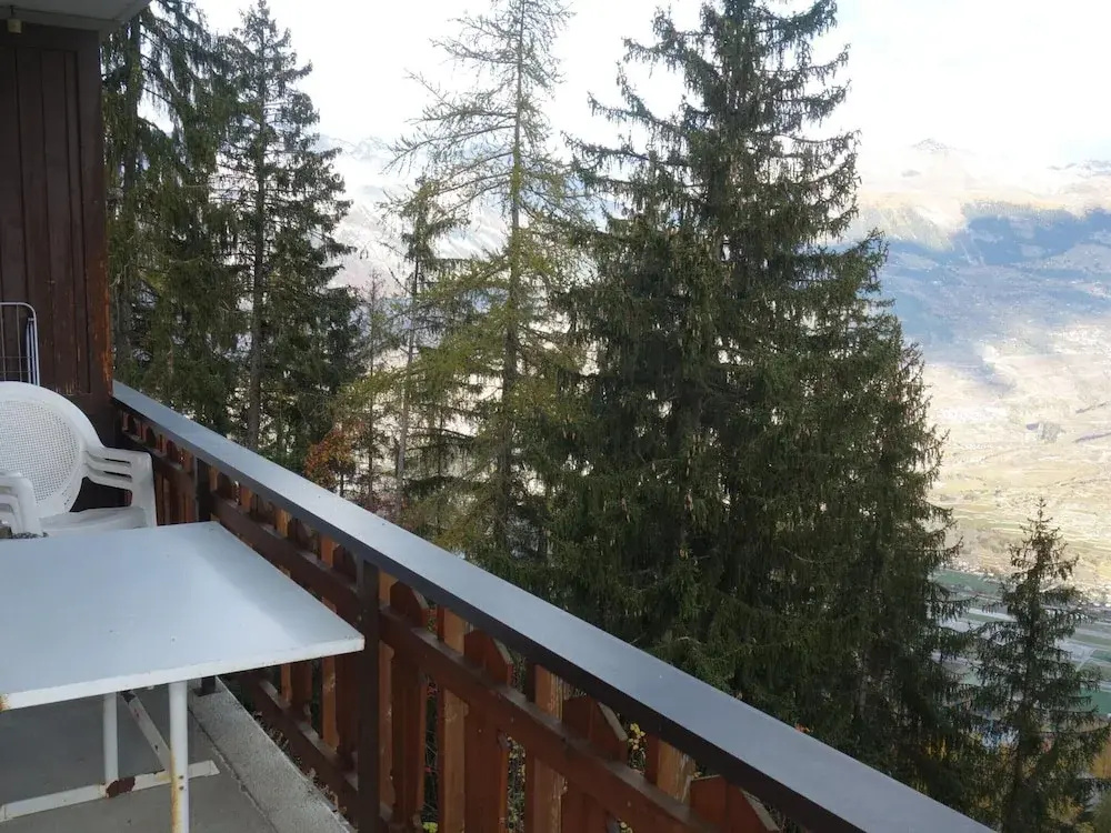 Mystical Apartment With Mountain Views