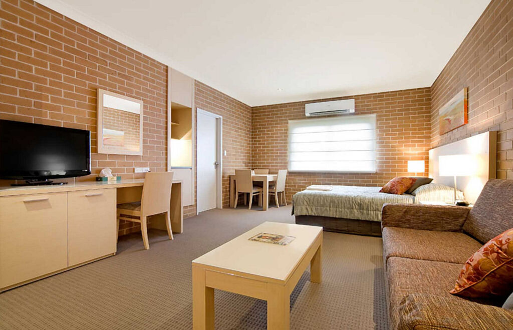 The Imperial Hotel & Motel by null
