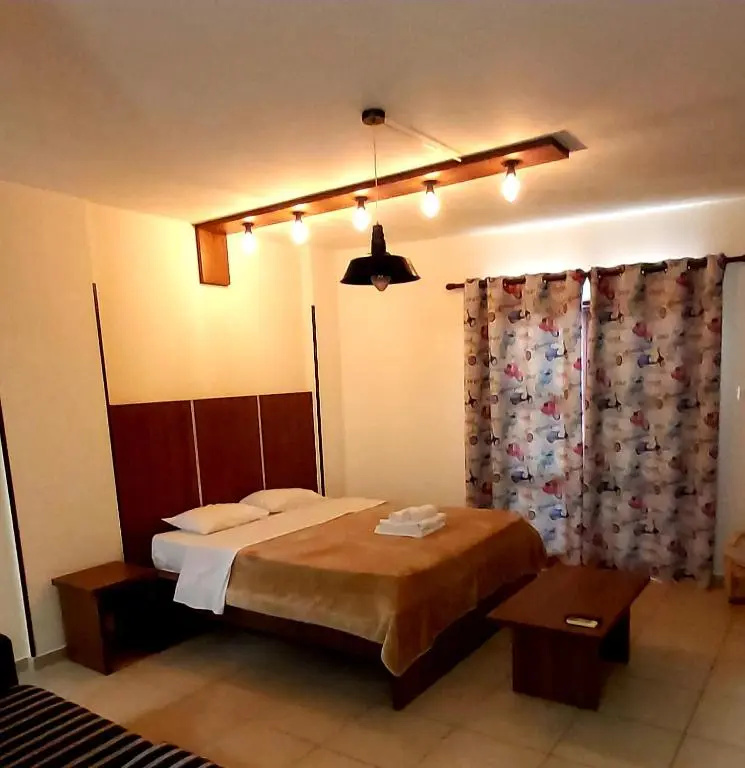 Lakis Court - Chambres