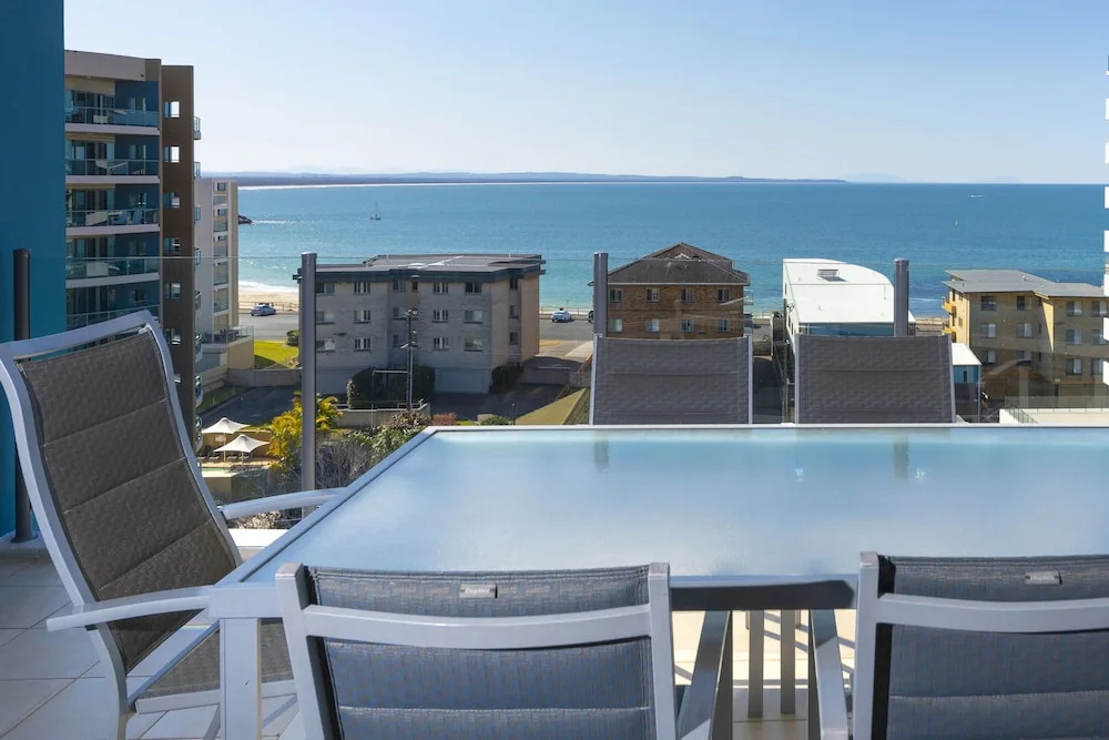 2 Bedrooms Apartment with balcony and with water view