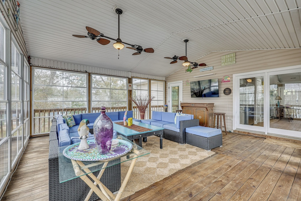 Walk to Beach & Parks! Coastal Haven in Oak Island