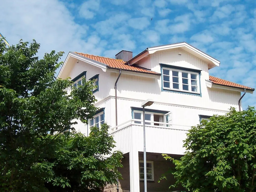 2 Person Holiday Home In Kungshamn