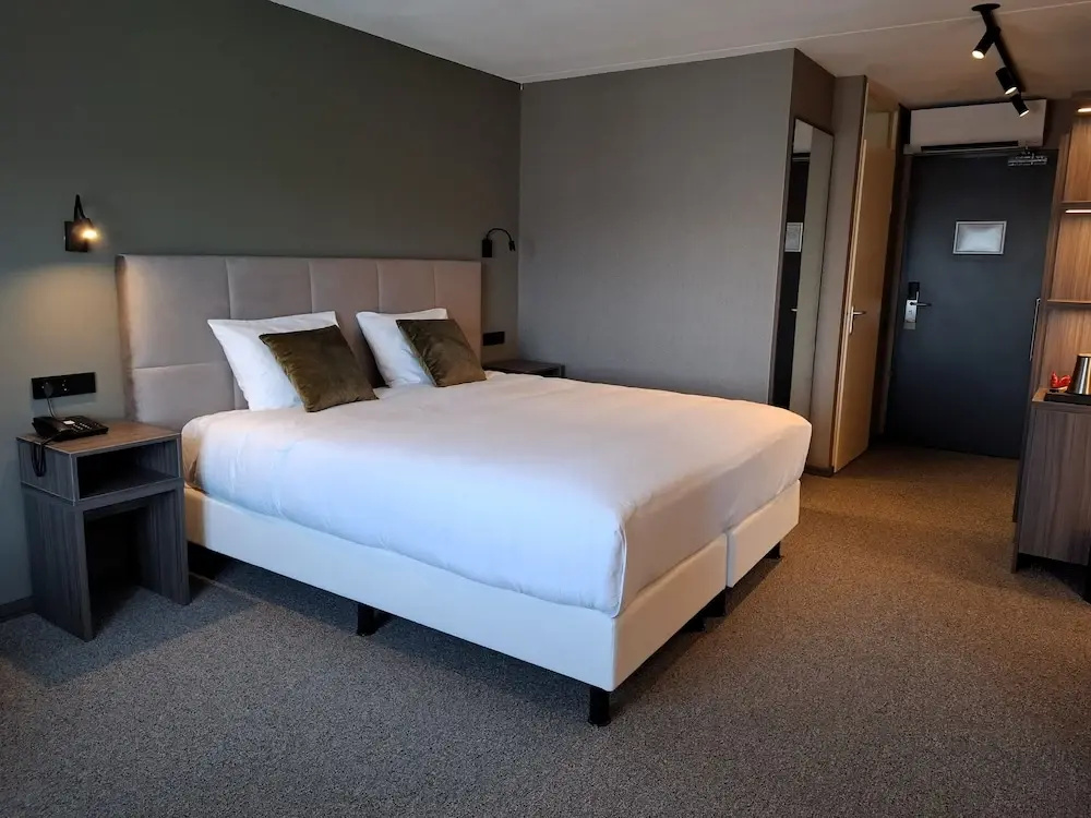 Royal Double room (full double bed)