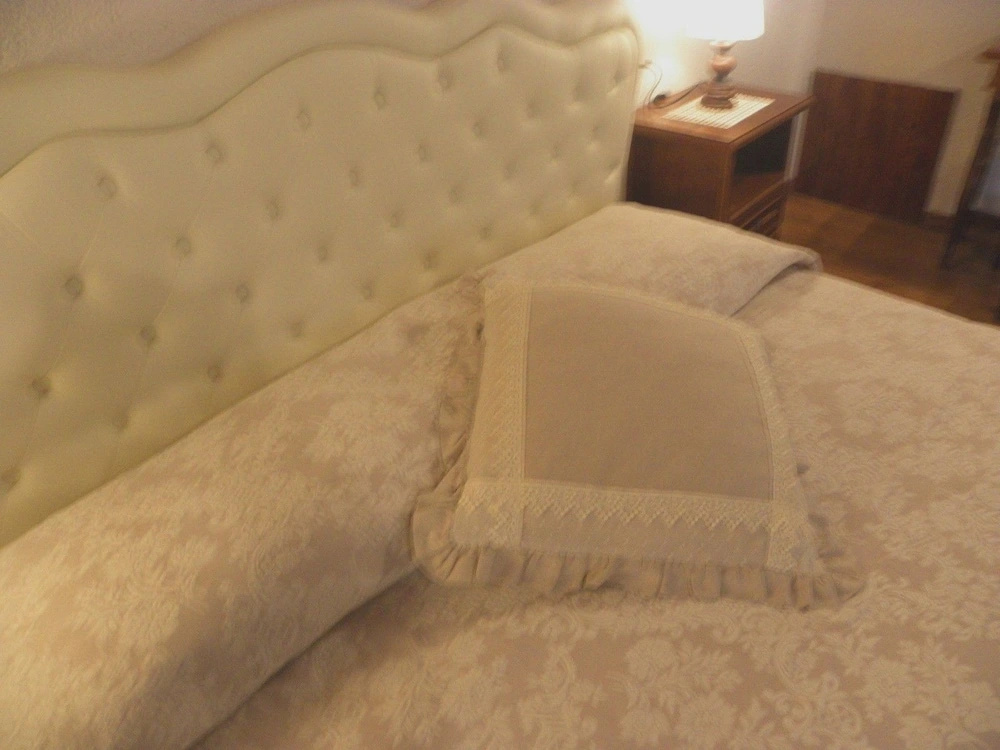 Deluxe Double room (full double bed)
