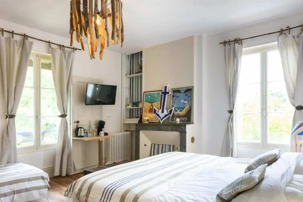 Standard Double room with pool view (full double bed)