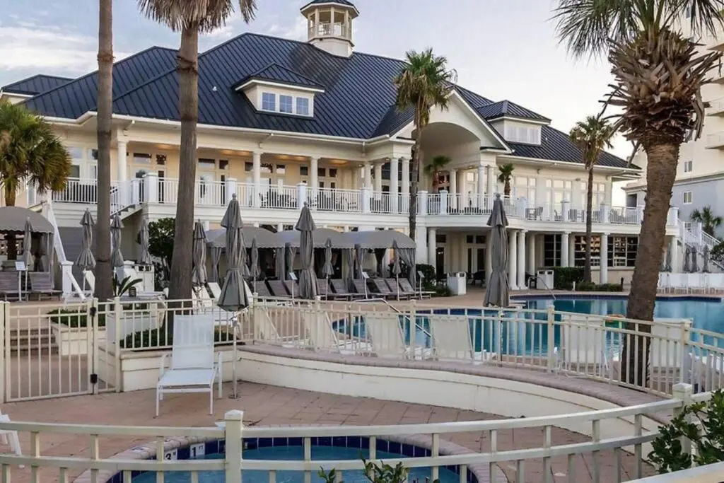 Avalon 810 - Large Corner Unit w/ Wrap Around Balcony & Gorgeous Beach Views!