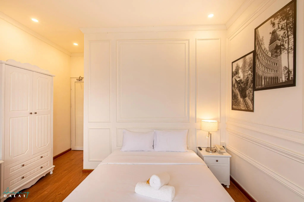 Deluxe Double room (full double bed)