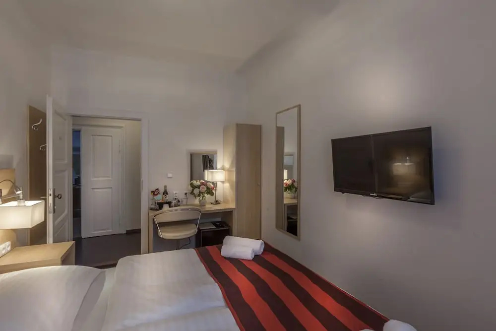 2 Bedrooms Standard Quadruple Family room