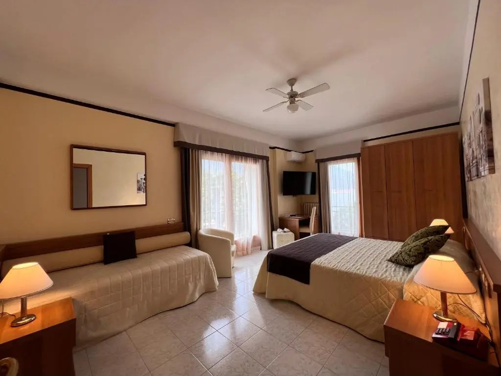 Standard Triple room with balcony