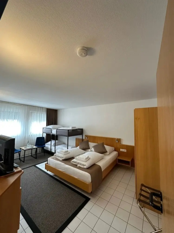 Standard Quadruple room with city view