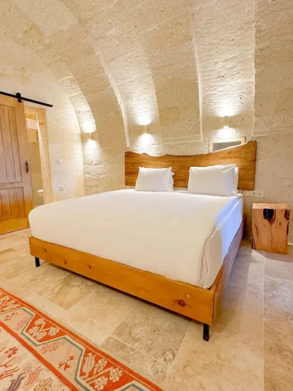 Deluxe Double room with Balloon View (full double bed)
