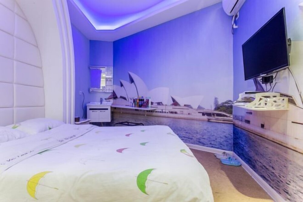 Sugar Candy Theme Hotel (Wuhu University City Store) in Wuhu