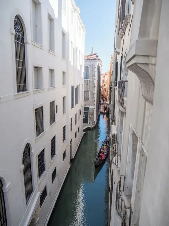 Superior Double room with canal view (full double bed)