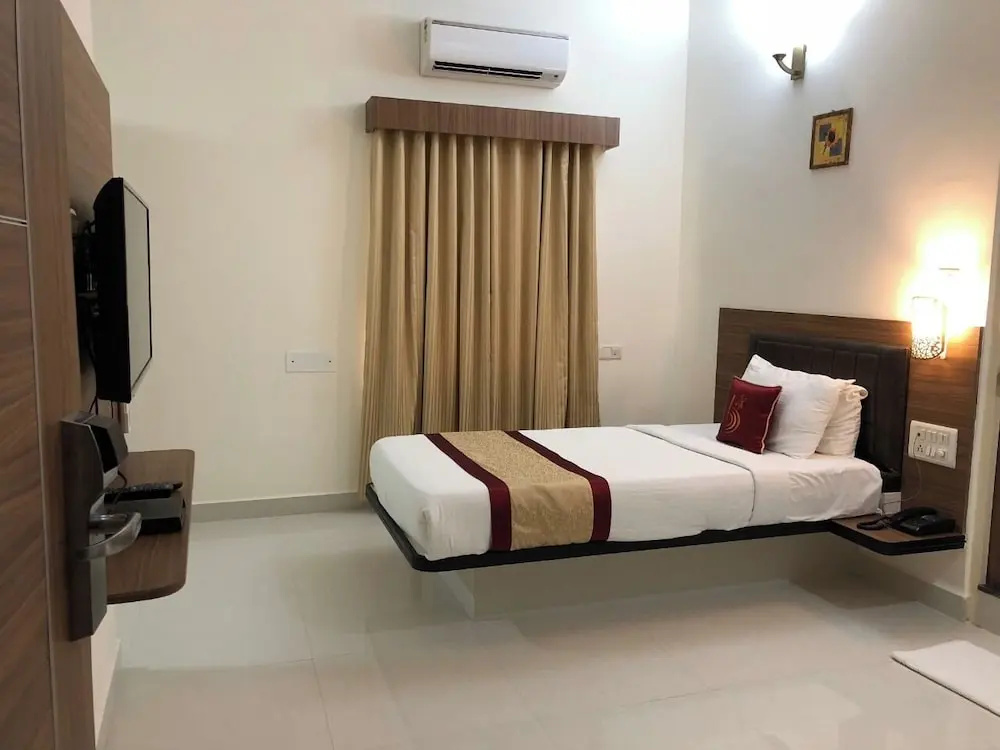 Grand Bee Hotel - Chambres