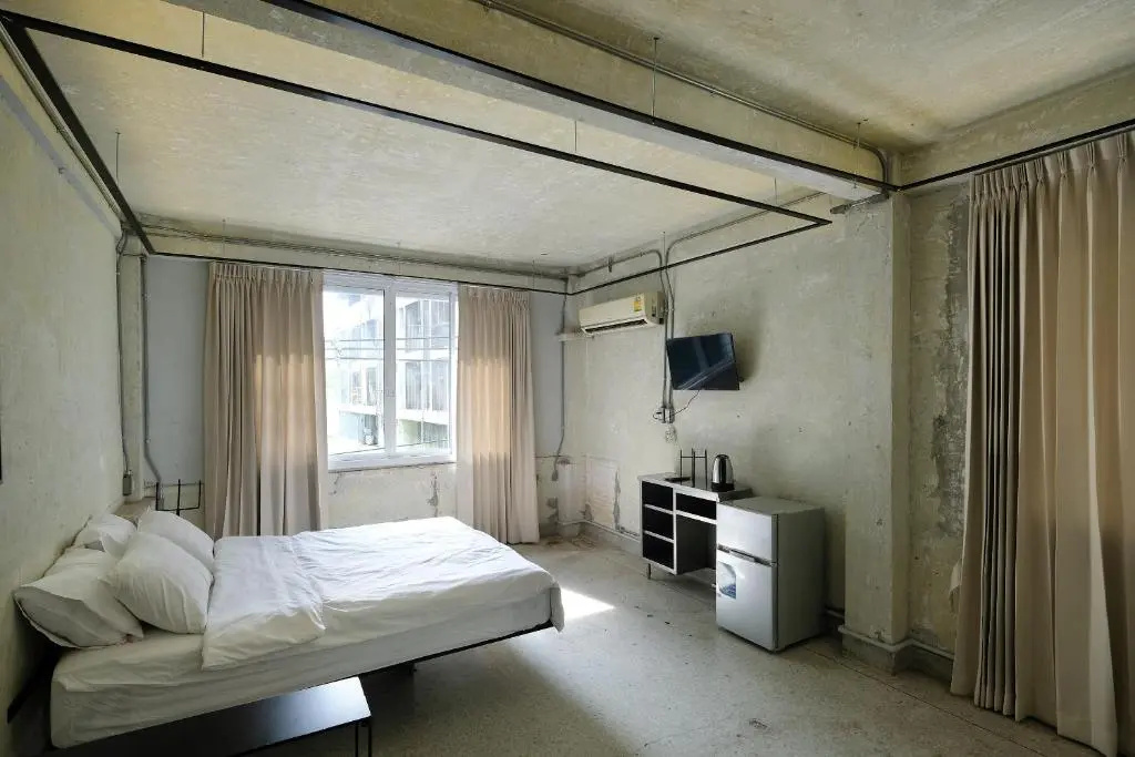 Deluxe Studio