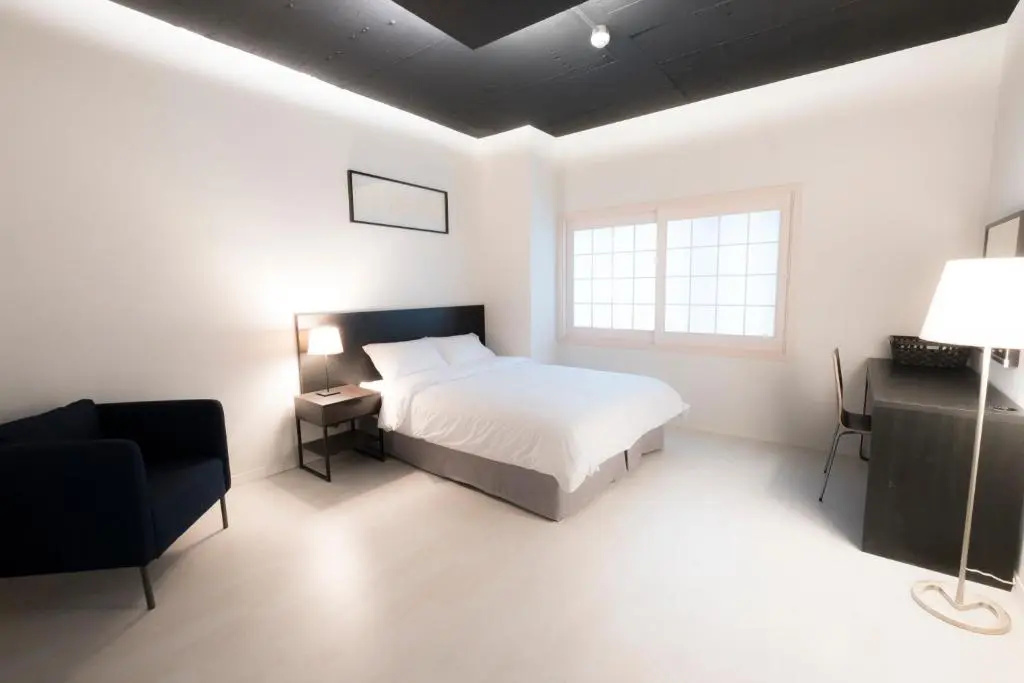 Deluxe Double room (full double bed)