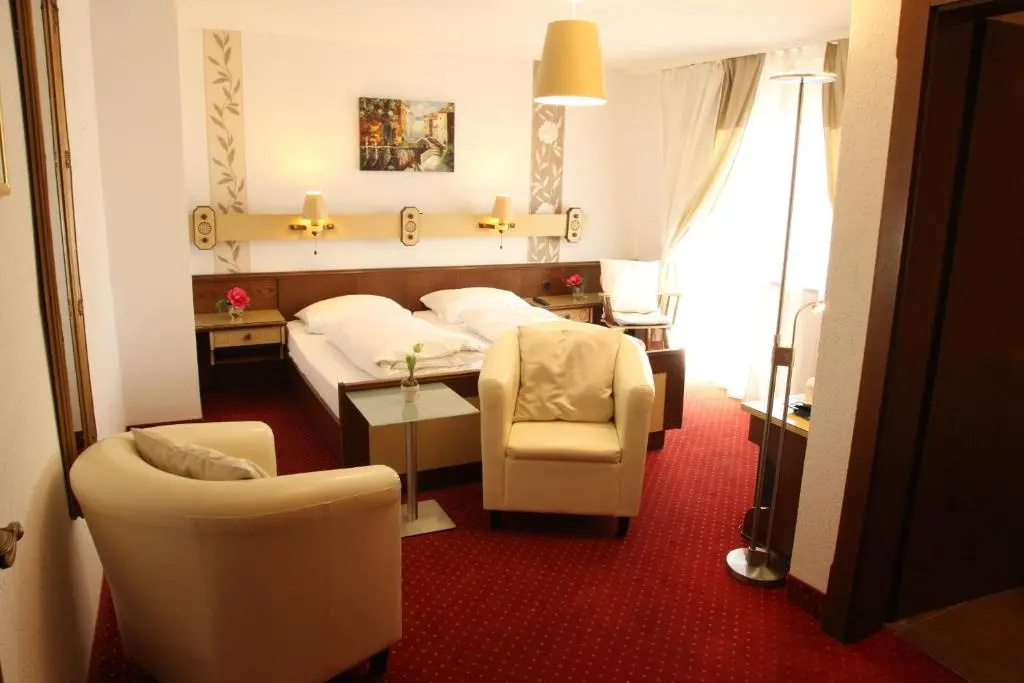 Classic Double room with balcony (full double bed)