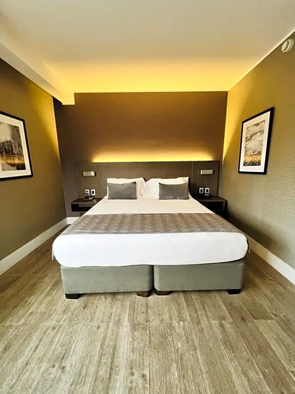 Double Suite (full double bed)