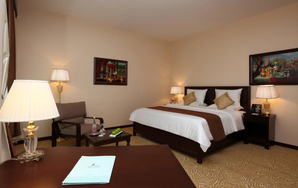 Deluxe Double room (full double bed)