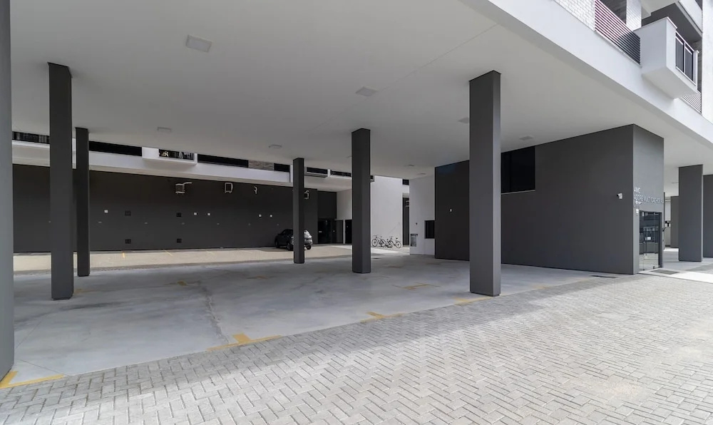 Building With Swimming Pool 800m From Beach - ACB