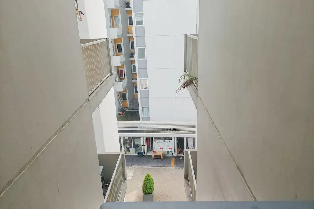 Cozy And Minimalist Studio (No Kitchen) At Aeropolis Apartment