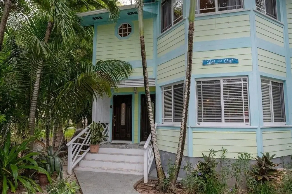 Chat N Chill - Top Floor Condo, Walk To Pink Sands Beach 2 Bedroom Townhouse
