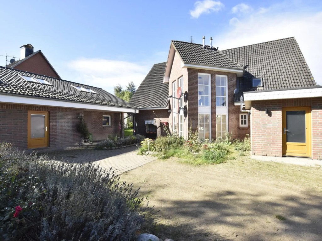 4-room Holiday Apartment With Garden Only 5 Minutes to the Lake