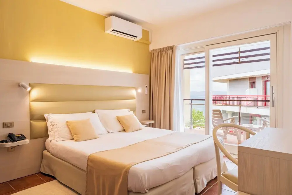 Standard Double room with partial sea view (full double bed)