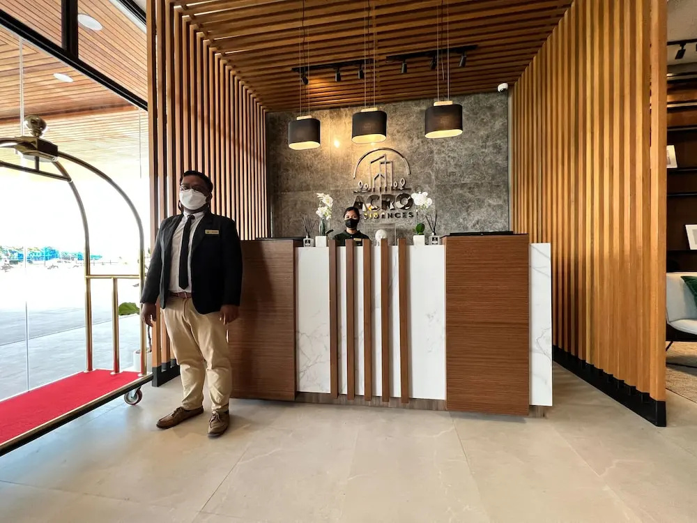 Lobby & Reception