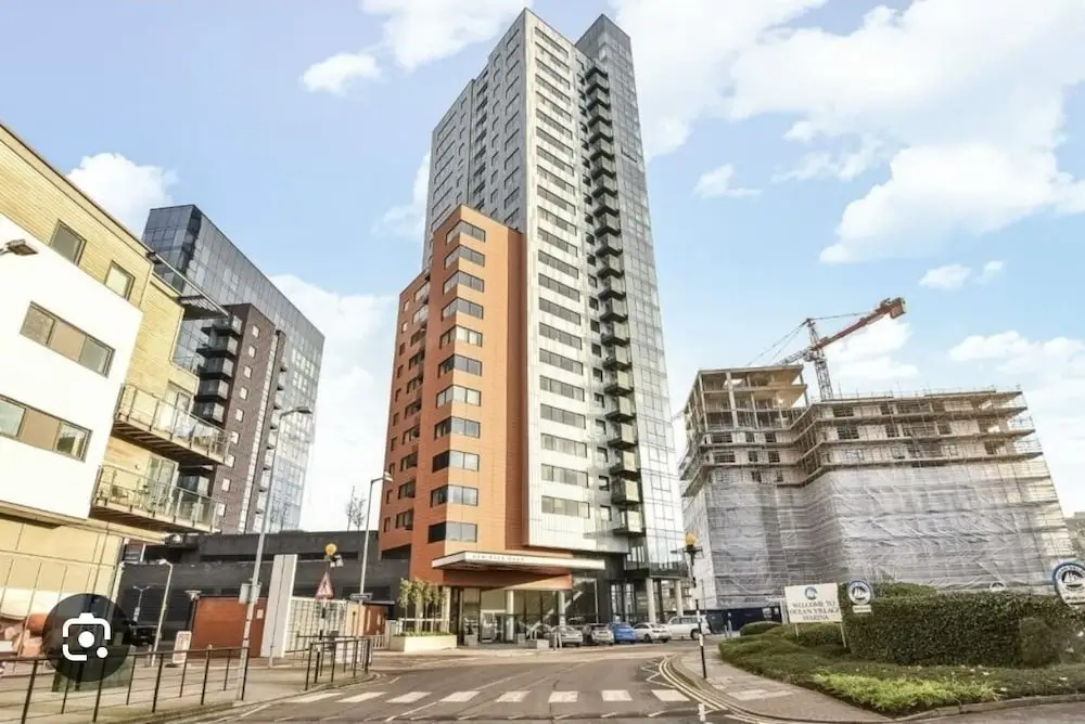 Stunning 3-bed, 3-bath Apartment in Southampton