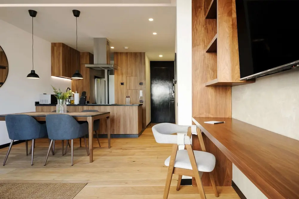 w Deluxe 1BR With Elegant Balcony in Roma Nte
