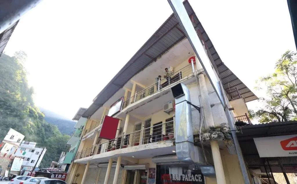 Hotel Raj Palace By OYO Rooms