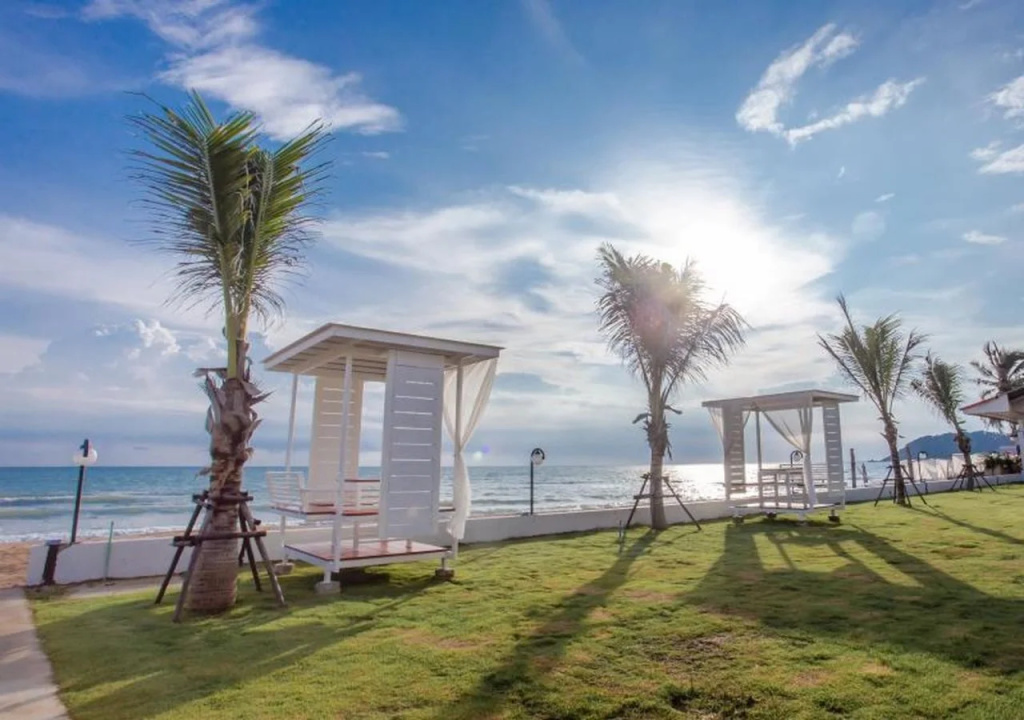 Beach & Waterfront