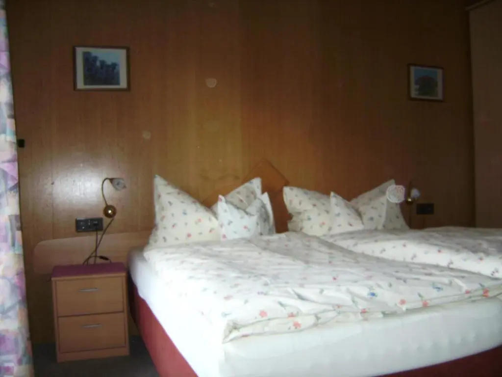 3 Bedrooms Apartment