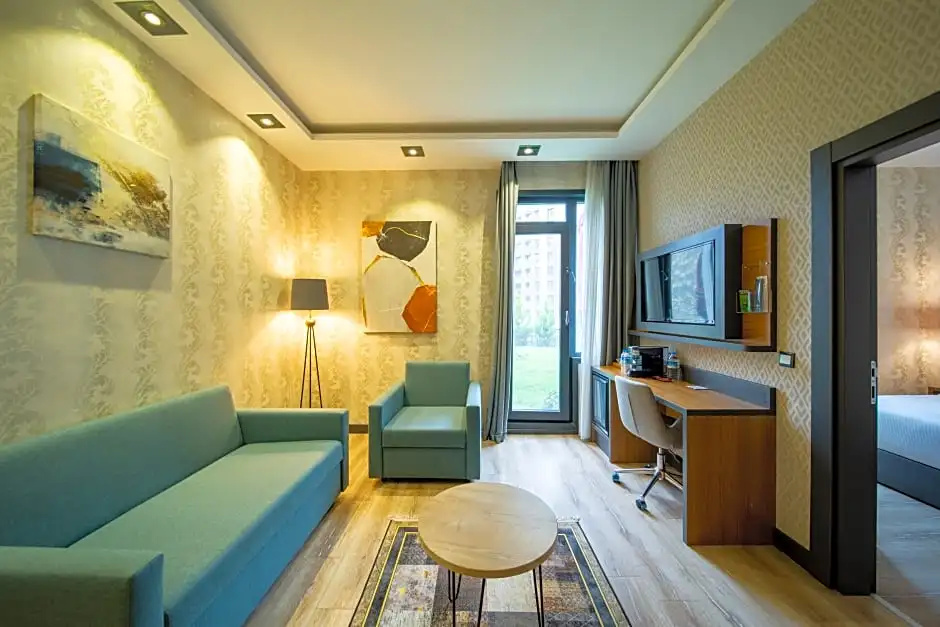 Double Suite with balcony (full double bed)