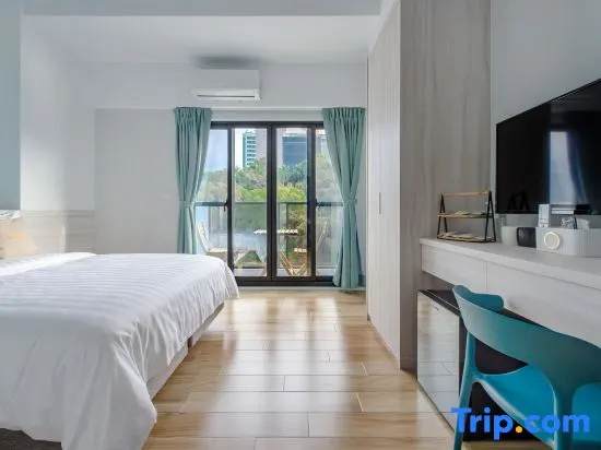 Standard Double room with lake view (full double bed)