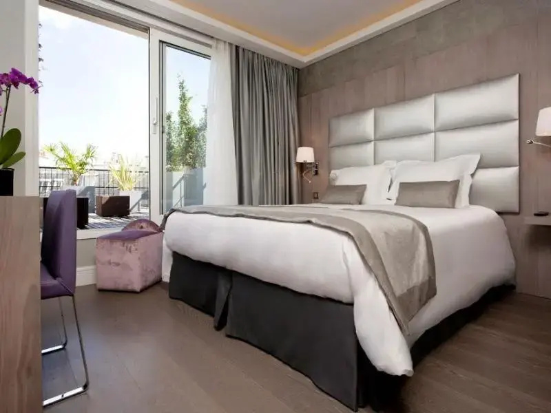 Deluxe Double room (full double bed)