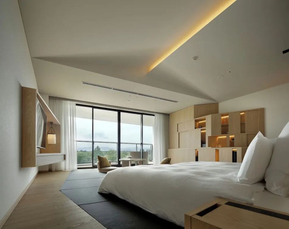 Wa Modern room with park view