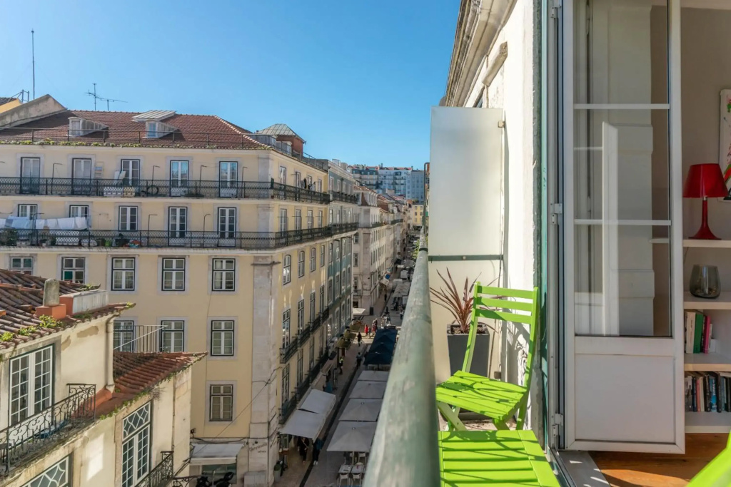 LV Premier Baixa PR2 Elevator City View Balcony