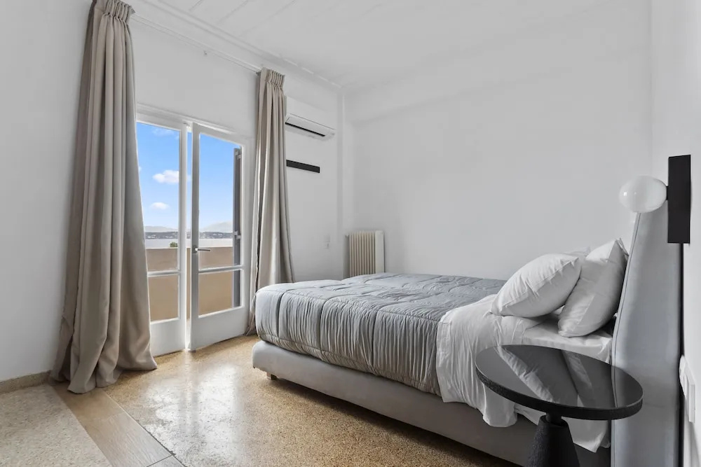 Superior Double room with partial sea view (full double bed)
