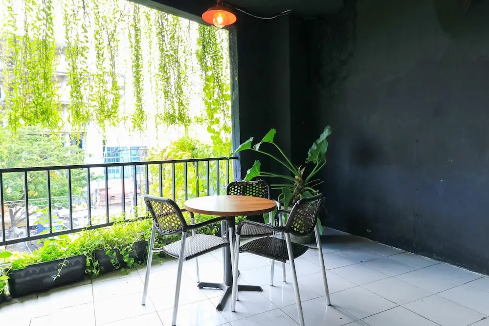 Labuana Homestay & Cafe Garden by ZUZU