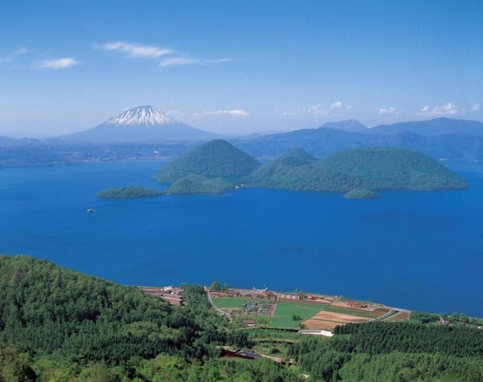 Uno Toya Lake