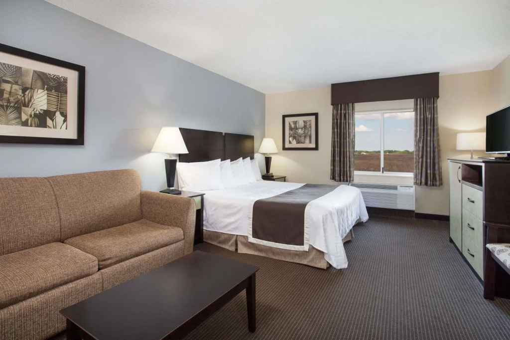 Baymont Inn And Suites Dale