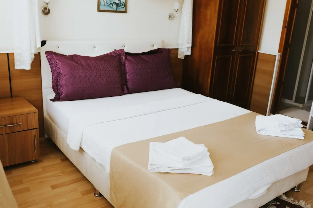 Deluxe Double room with balcony (full double bed)