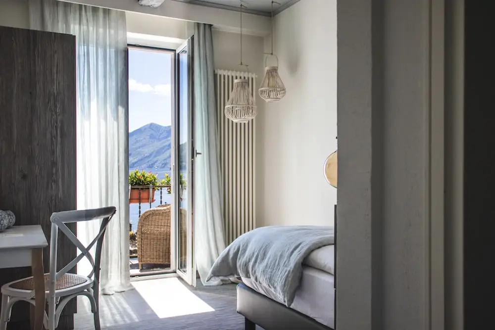 Standard Single room with balcony and with lake view