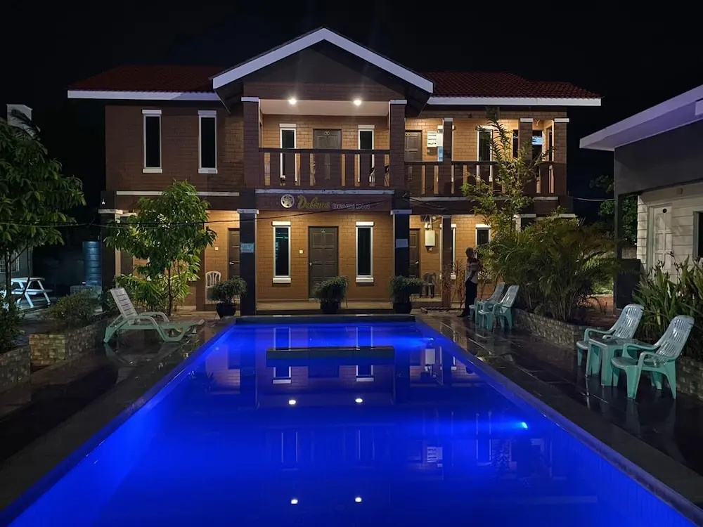 Deluxe room with pool view